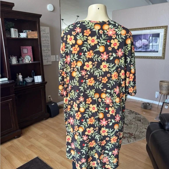 Lularoe multicolored floral oversized scoop neck tunic-size L - Picture 9 of 9